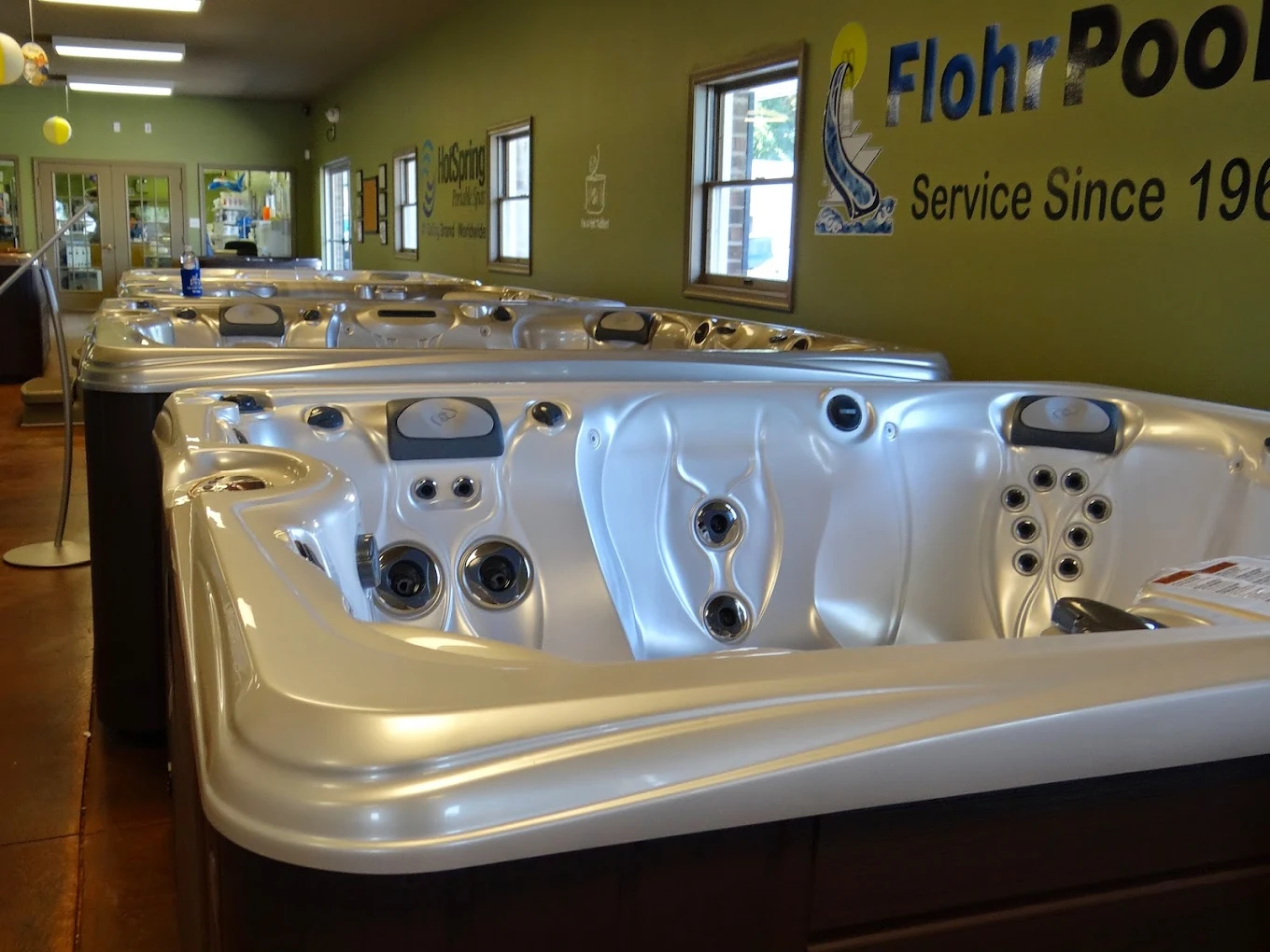 What Should I Expect When Shopping for Hot Tubs at Flohr Pools in Chambersburg, PA?